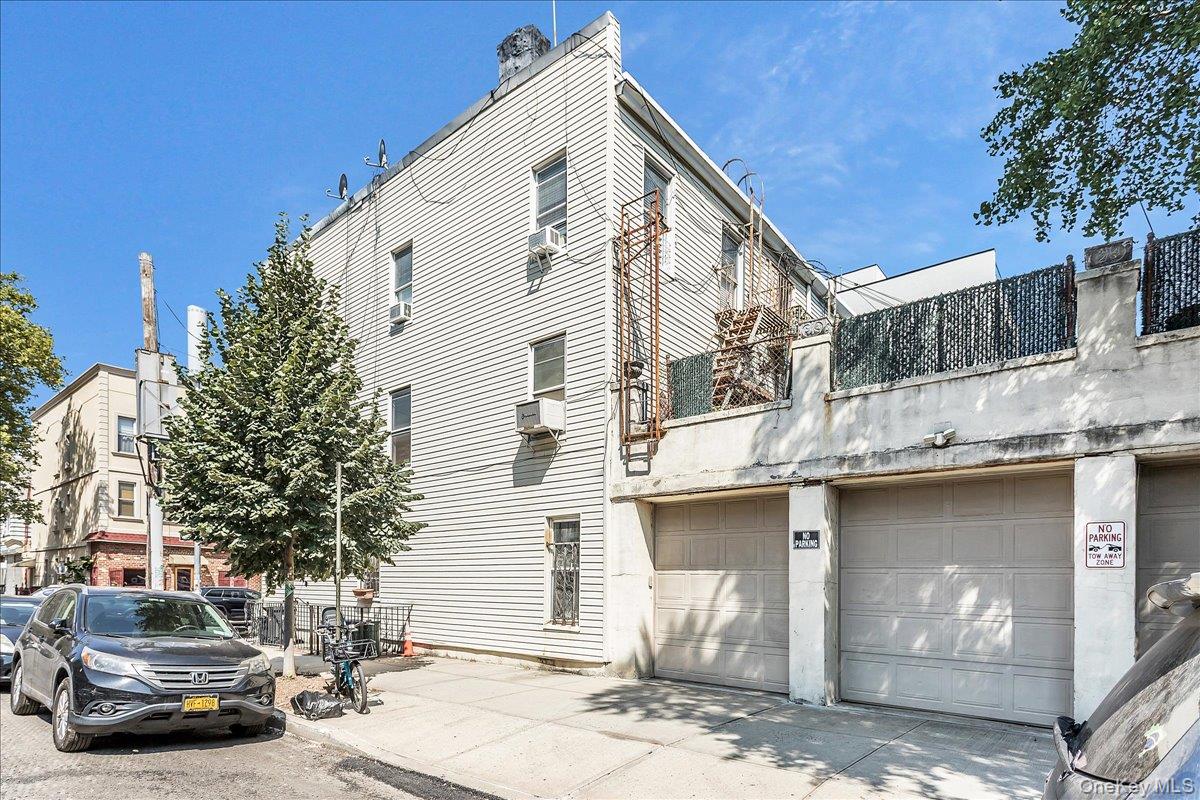 382 Manhattan Avenue