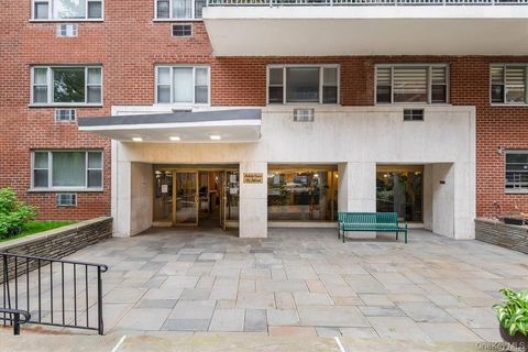 Photo of 52-40 39 Avenue #4U, Woodside, NY 11377 (MLS # 942350)