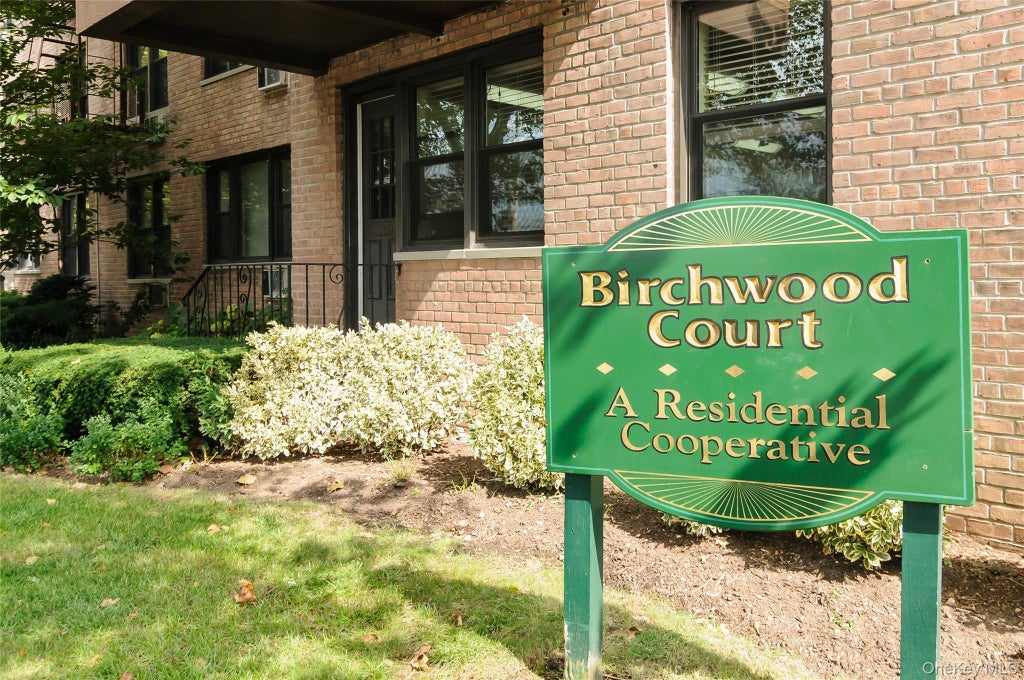 Photo of 5 Birchwood Court #2-0, Mineola, NY 11501 (MLS # 1050995)