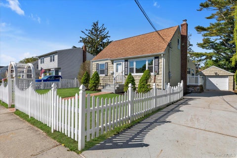 Homes For Sale - 241 Phyllis Drive<br/> Lindenhurst, NY 11757