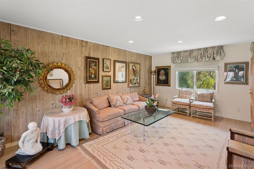 Photo of 49 Saratoga Drive, Jericho, NY 11753 (MLS # 972740)