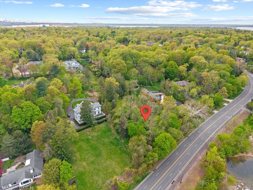 Photo of 367A E Shore Road, Great Neck, NY 11023 (MLS # 987867)