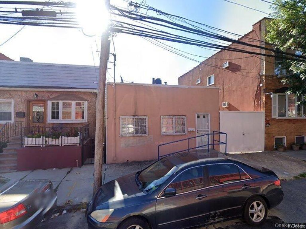 Photo of 33-73 10th Street, Long Island City, NY 11106 (MLS # 1000652)