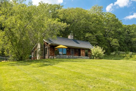 Homes For Sale - 3881 Route 44<br/> Millbrook, NY 12545