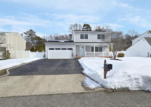 23 Apple Lane Medford NY 11763