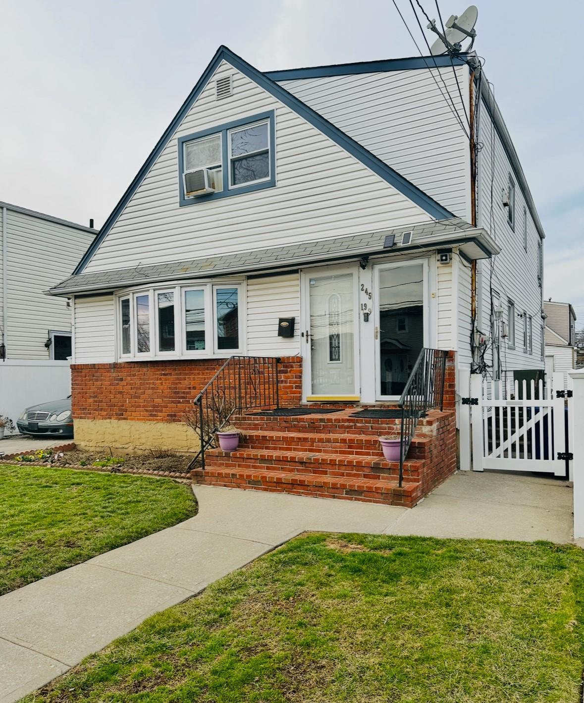 147th Drive, Rosedale, Queens, NY - 4 Bedrooms  
3 Bathrooms - 