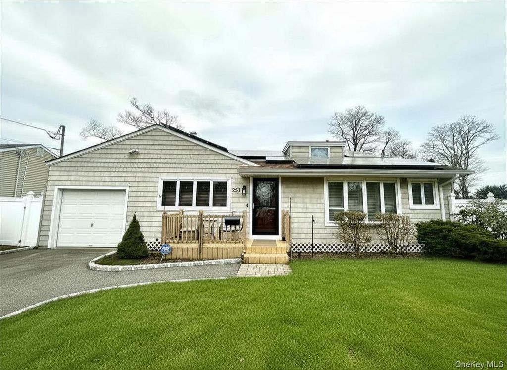 Photo of 261 Phyllis Drive, Patchogue, NY 11772 (MLS # 984991)