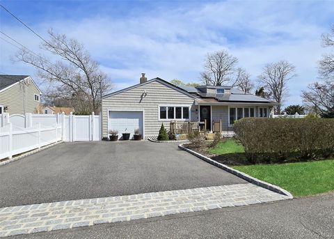 Photo of 261 Phyllis Drive, Patchogue, NY 11772 (MLS # 984991)