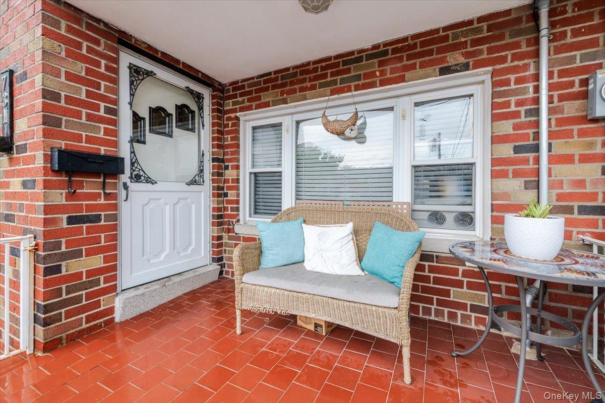 731 Hollywood Avenue