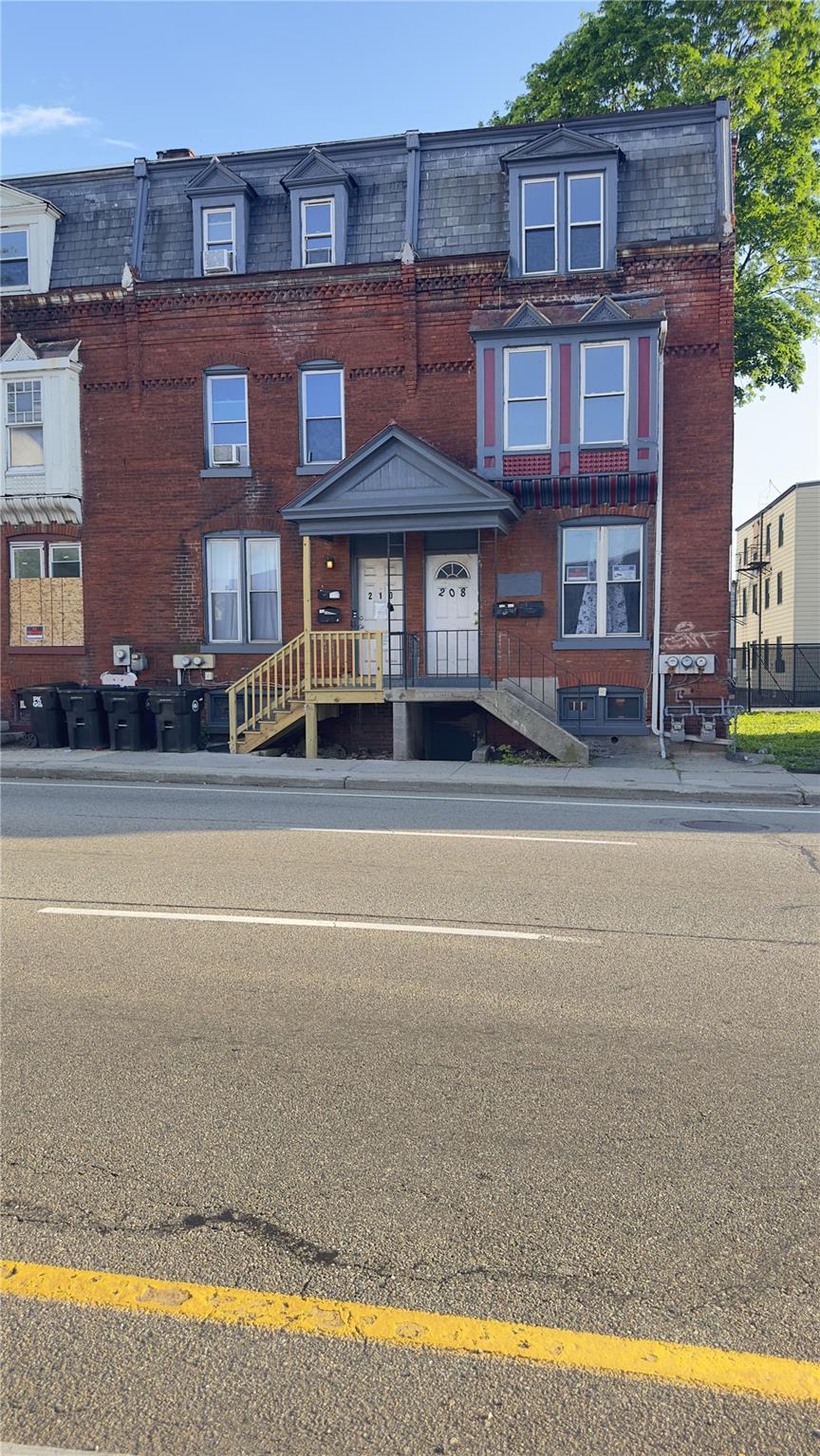 Rental Property at Church Street 2, Poughkeepsie, New York - Bedrooms: 4 
Bathrooms: 1 
Rooms: 6  - $2,600 MO.