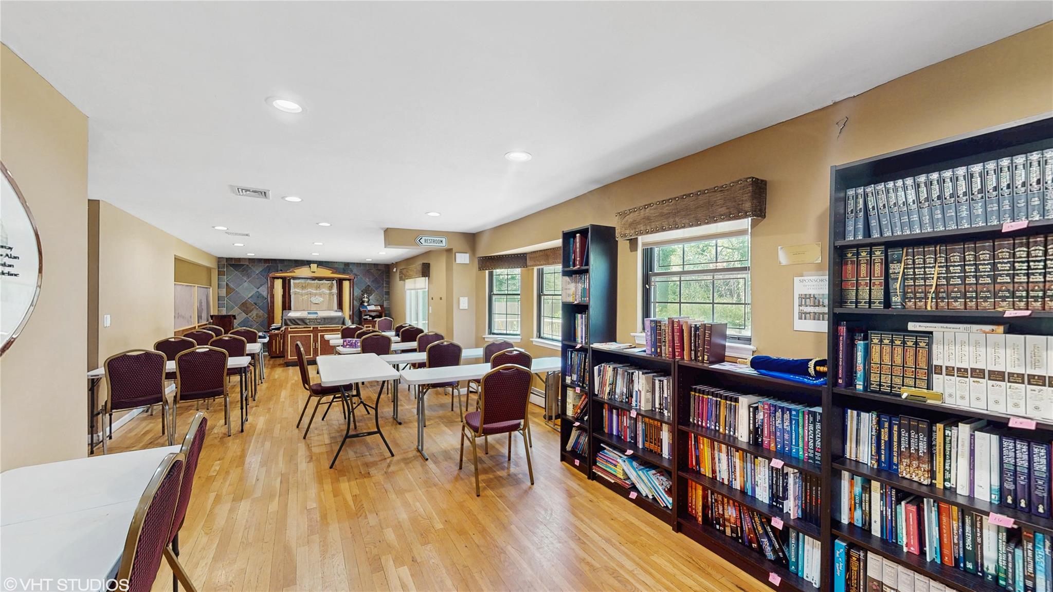 318 Veterans Memorial Highway, Commack, New York image 21