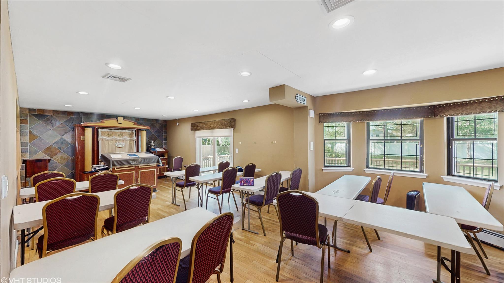318 Veterans Memorial Highway, Commack, New York image 18