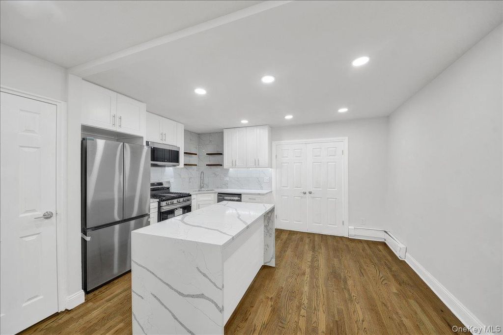 Photo of 1010 E 230th Street, Bronx, NY 10466 (MLS # 1012104)