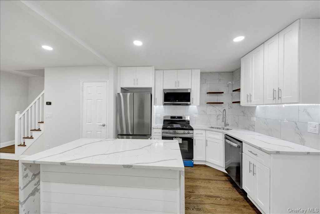 Photo of 1010 E 230th Street, Bronx, NY 10466 (MLS # 1012104)