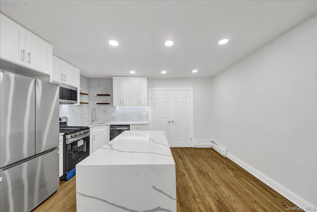 Photo of 1010 E 230th Street, Bronx, NY 10466 (MLS # 1012104)