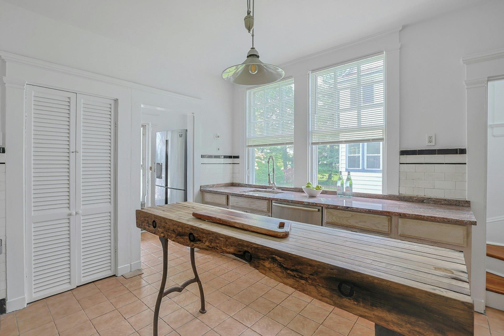 146 Sutton Manor Road, New Rochelle, New York image 12