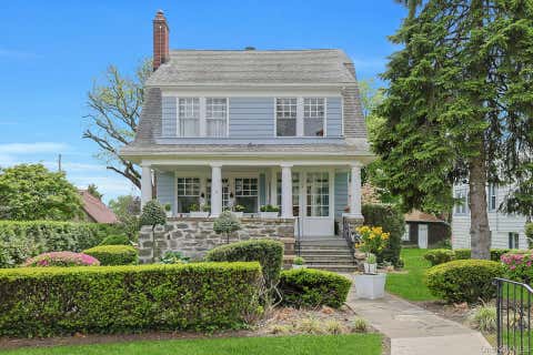 Homes For Sale - 146 Sutton Manor Road<br/> New Rochelle, NY 10801