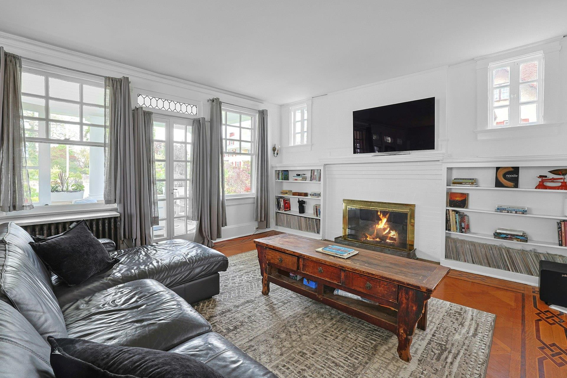 146 Sutton Manor Road, New Rochelle, New York image 6