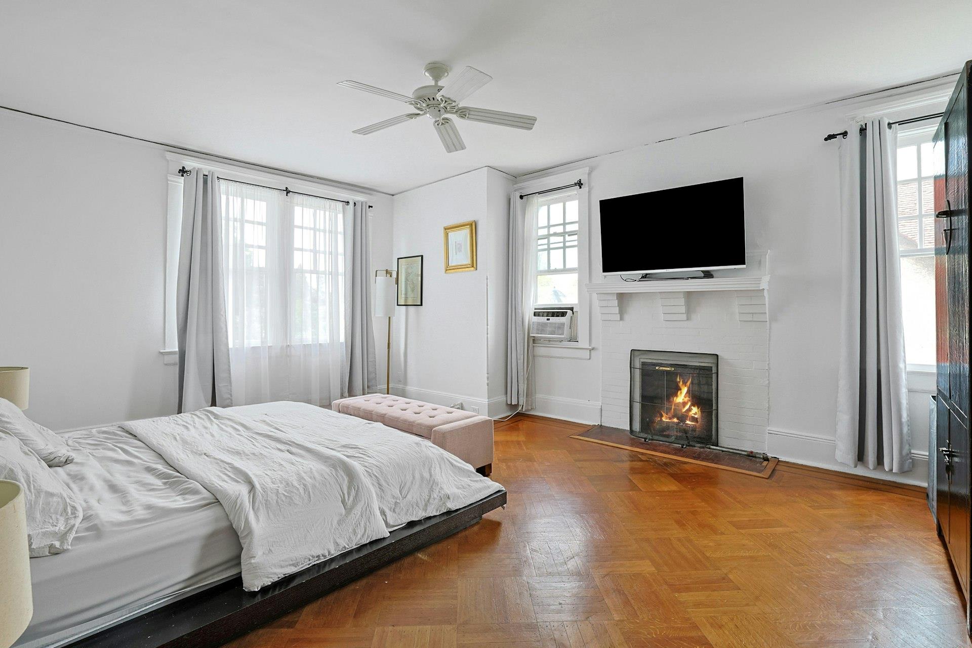 146 Sutton Manor Road, New Rochelle, New York image 13