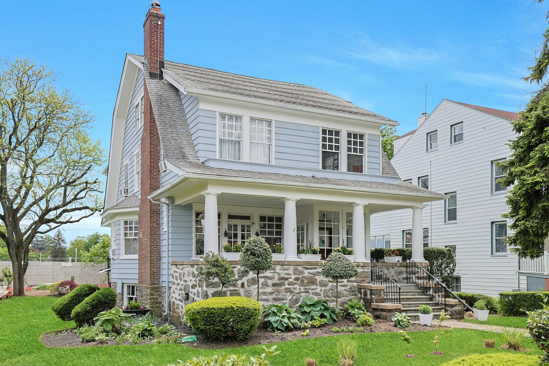 146 Sutton Manor Road, New Rochelle, New York image 1