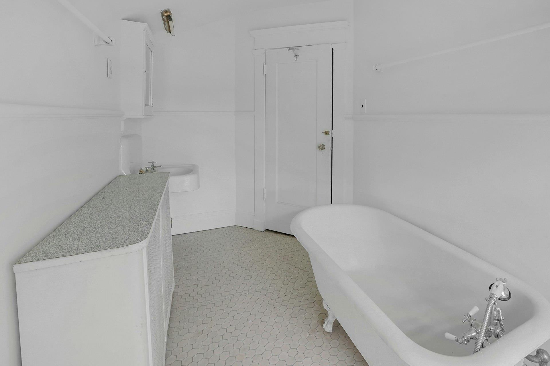 146 Sutton Manor Road, New Rochelle, New York image 21