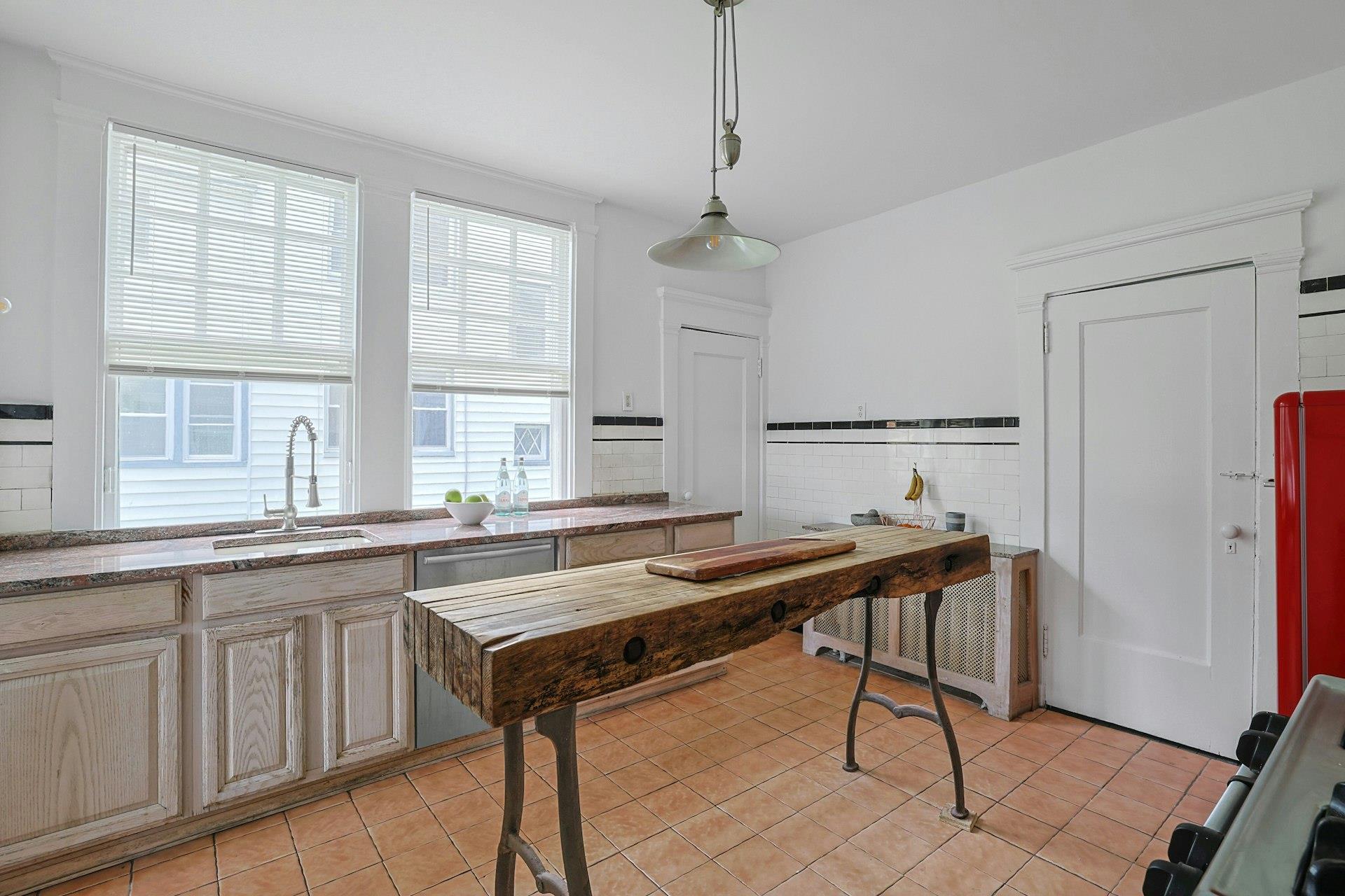 146 Sutton Manor Road, New Rochelle, New York image 10