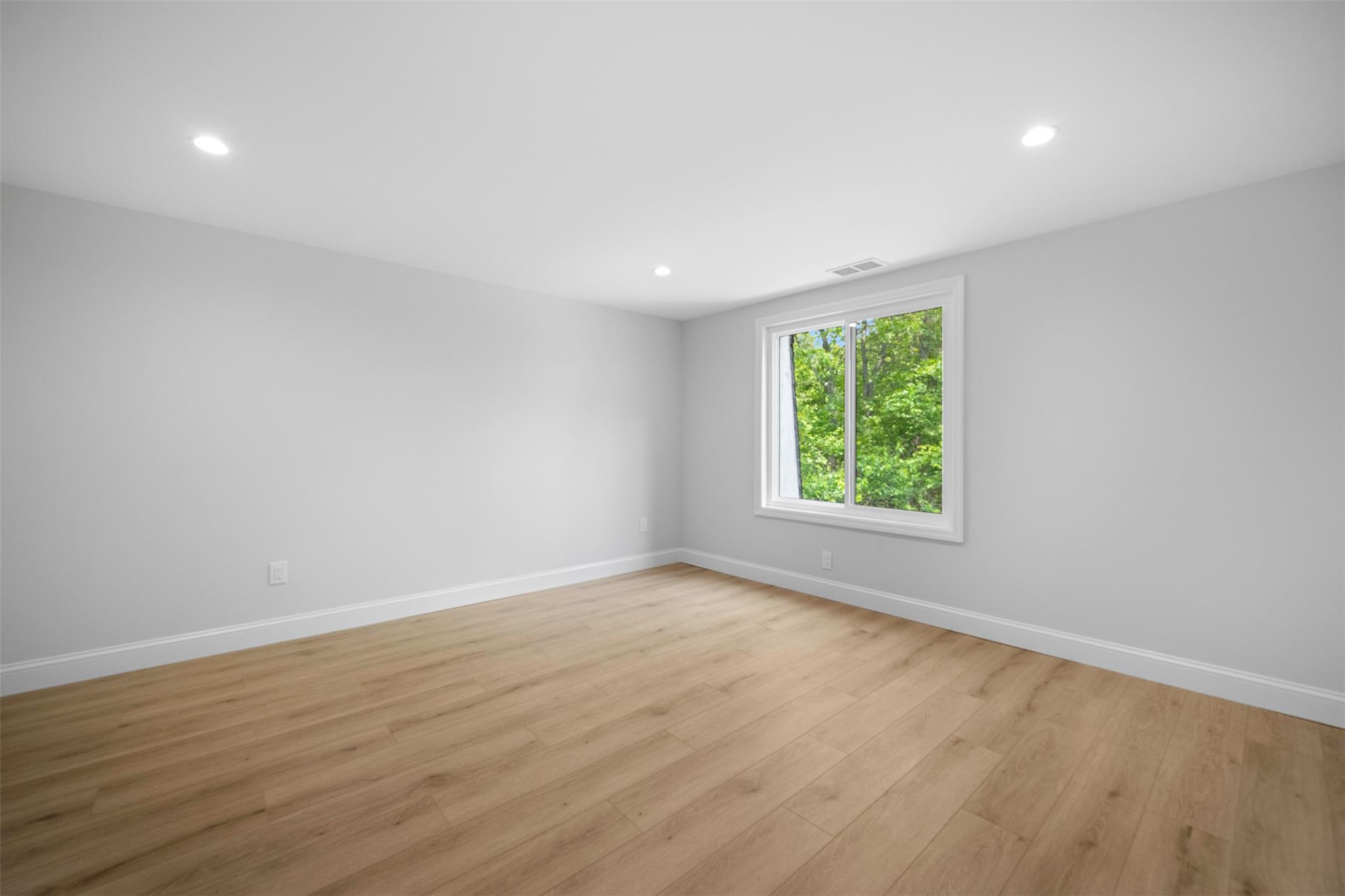 476 Daryl Drive, Medford, New York image 12