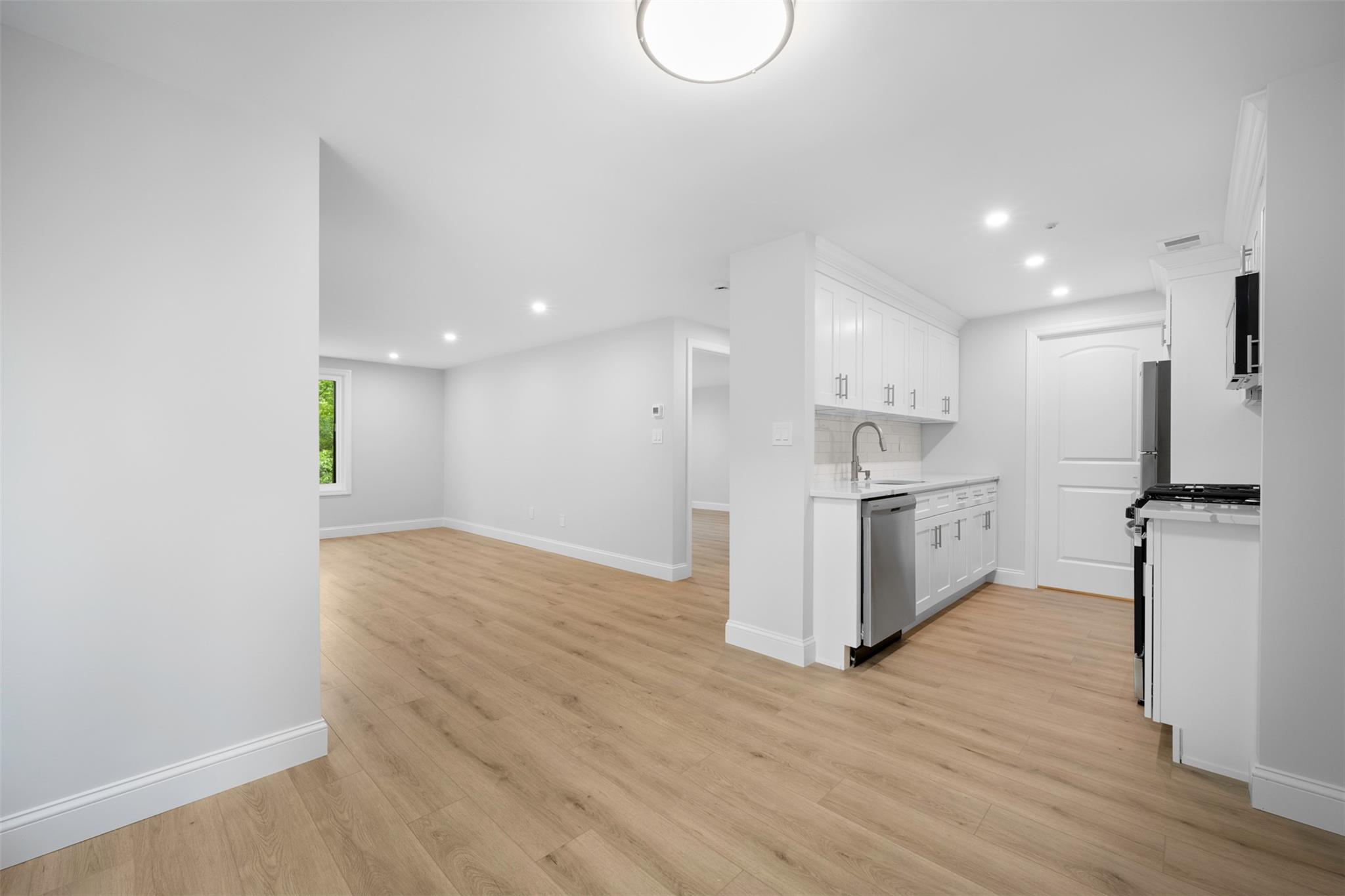 476 Daryl Drive, Medford, New York image 6