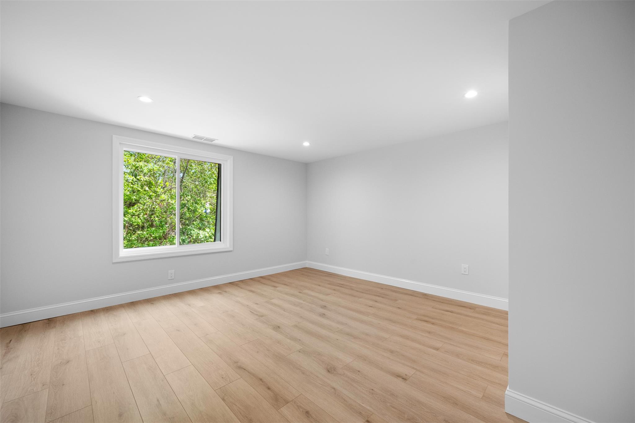 476 Daryl Drive, Medford, New York image 11