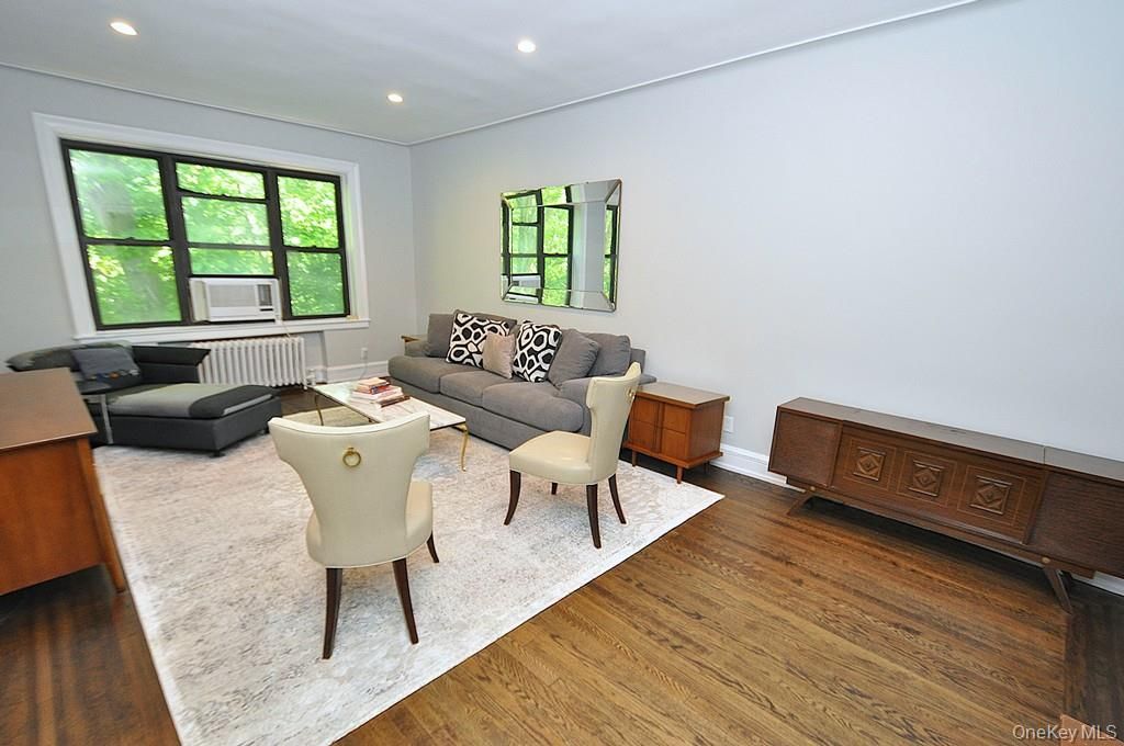 Photo of 143 Garth Road #4P, Scarsdale, NY 10583 (MLS # 997692)