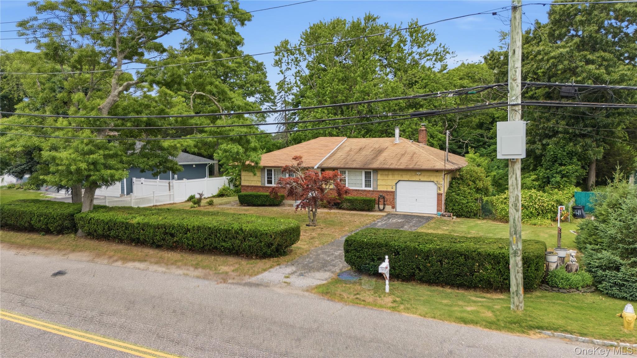385 Manhattan Boulevard - Photo 2