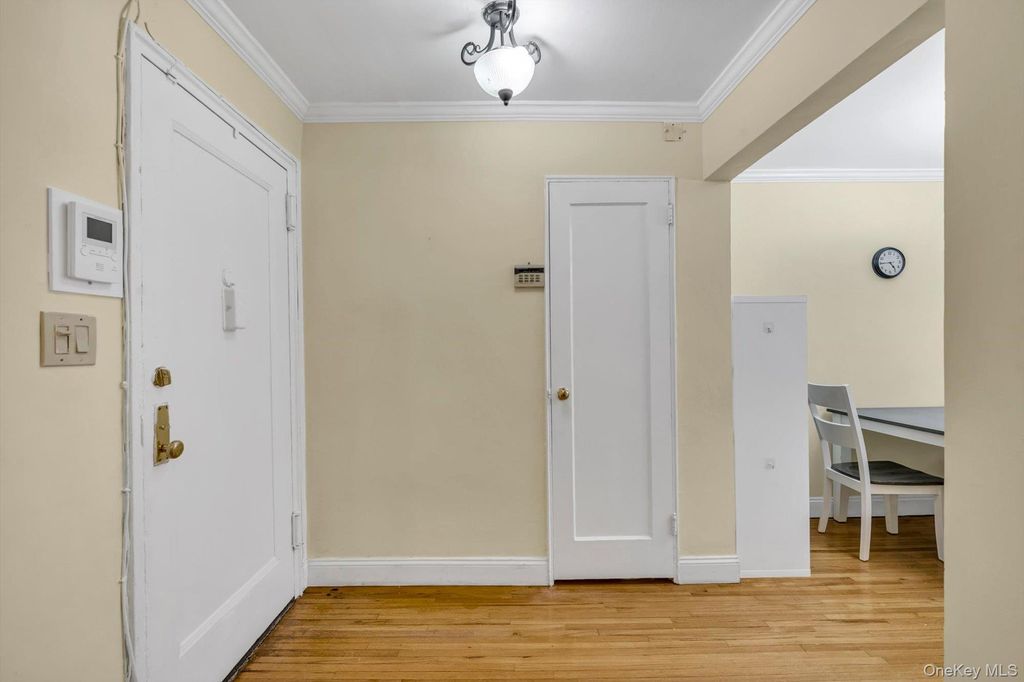 Photo of 44 Terrace Circle #1D, Great Neck, NY 11021 (MLS # 987320)