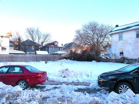 2261 Loretta Road Far Rockaway NY 11691