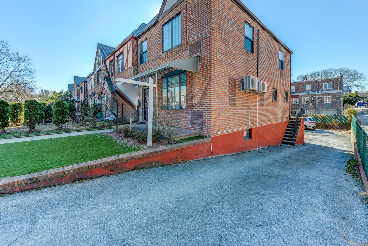 67-54 Groton Street, Forest Hills, New York image 24