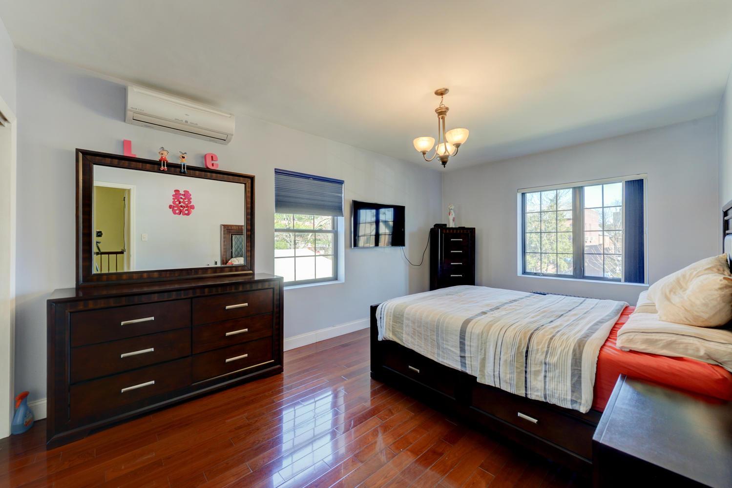 67-54 Groton Street, Forest Hills, New York image 17