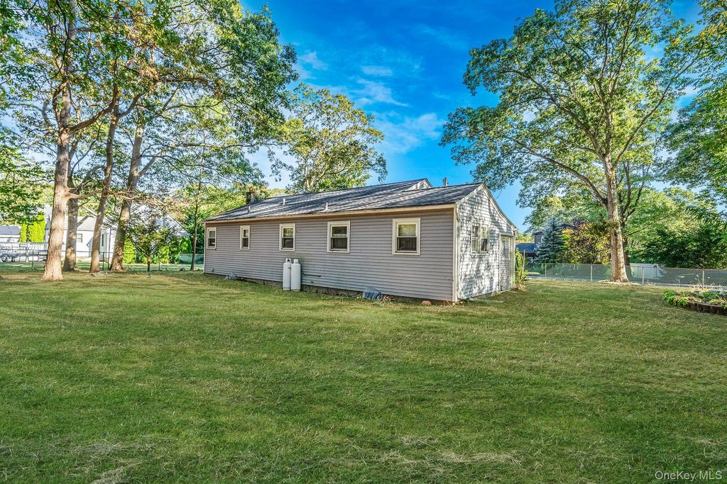 Photo of 529 Elder Lane, Ronkonkoma, NY 11779 (MLS # 922628)