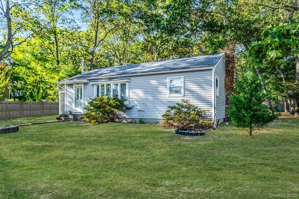 Photo of 529 Elder Lane, Ronkonkoma, NY 11779 (MLS # 922628)