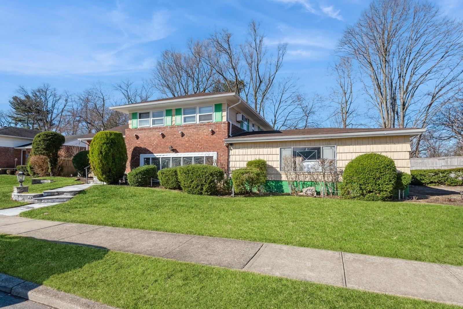 18 Chapin Road, Farmingdale, New York image 2