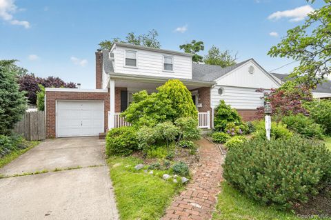 Homes For Sale - 567 Pearl Street<br/> Oceanside, NY 11572