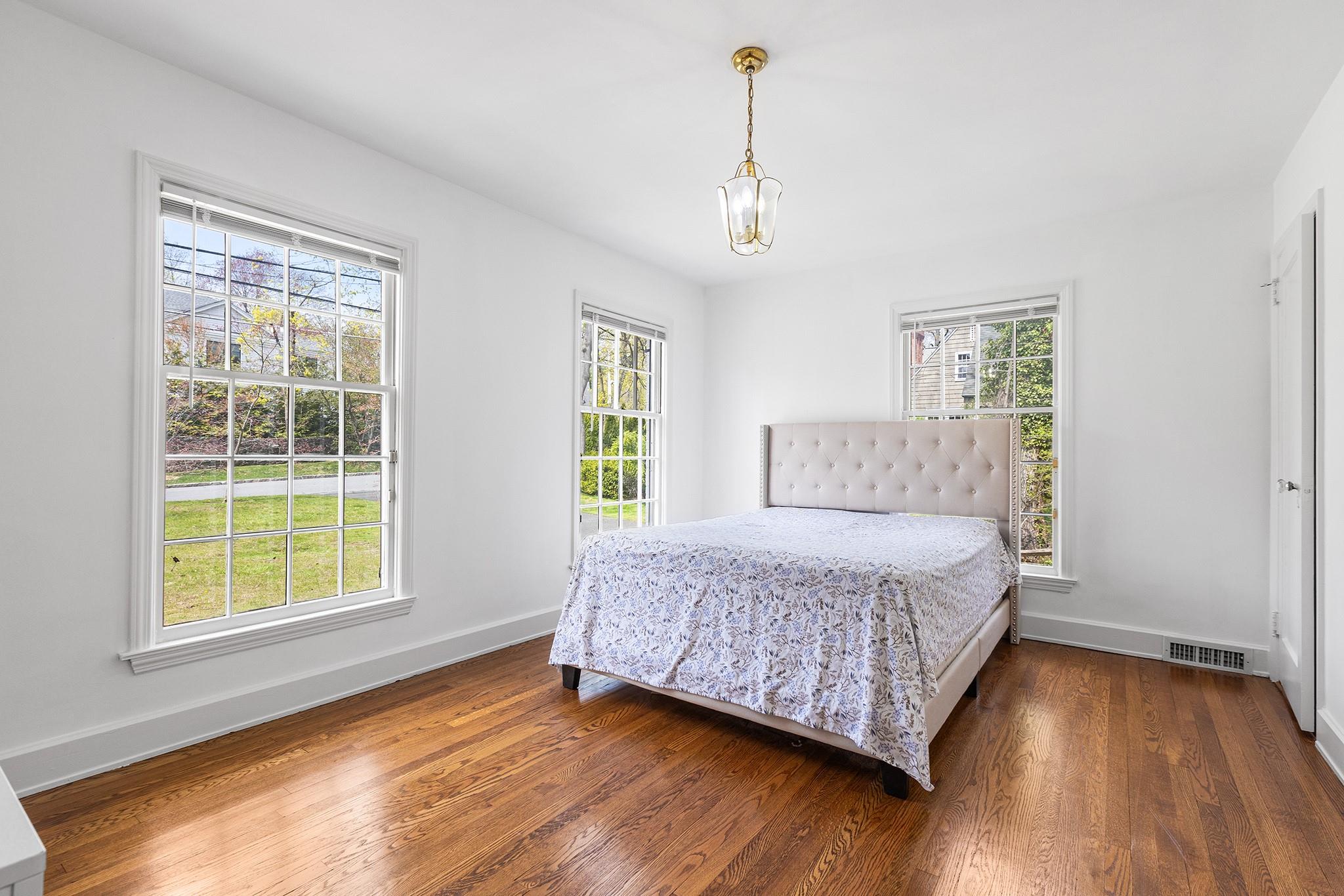 40 Brookby Road, Scarsdale, New York image 12