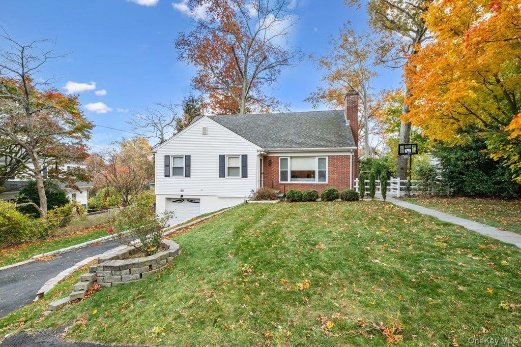 Photo of 35 Kass Road, White Plains, NY 10605 (MLS # 945953)