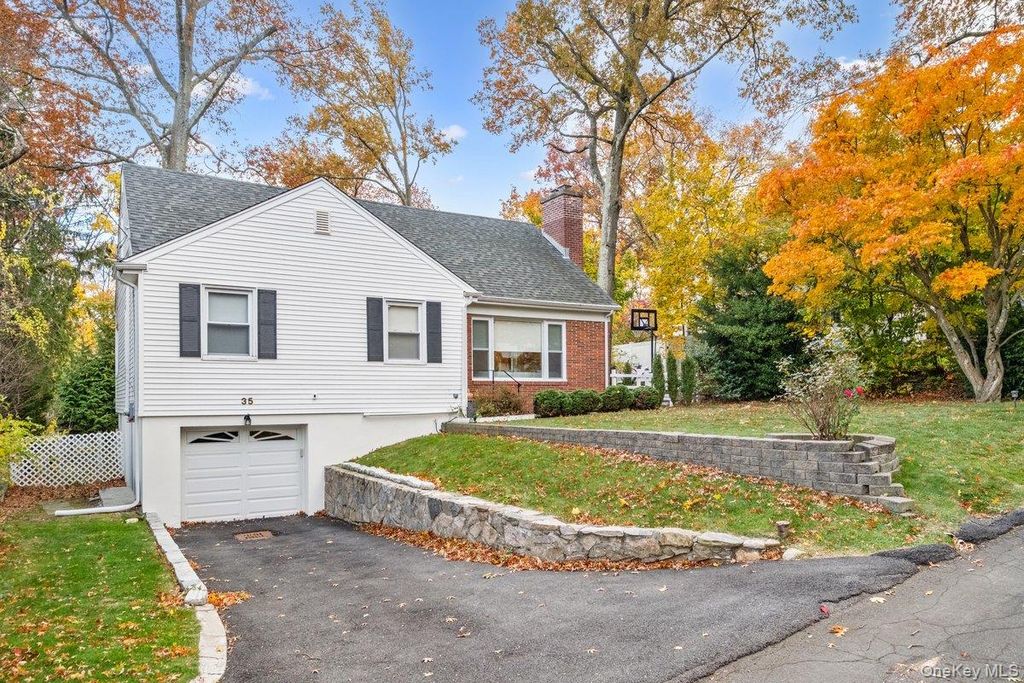 Photo of 35 Kass Road, White Plains, NY 10605 (MLS # 945953)