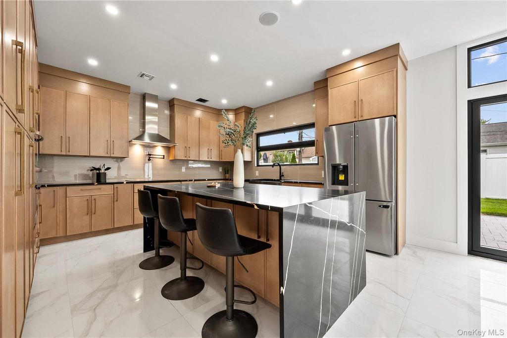 Photo of 48 Martin Lane, Westbury, NY 11590 (MLS # 949081)