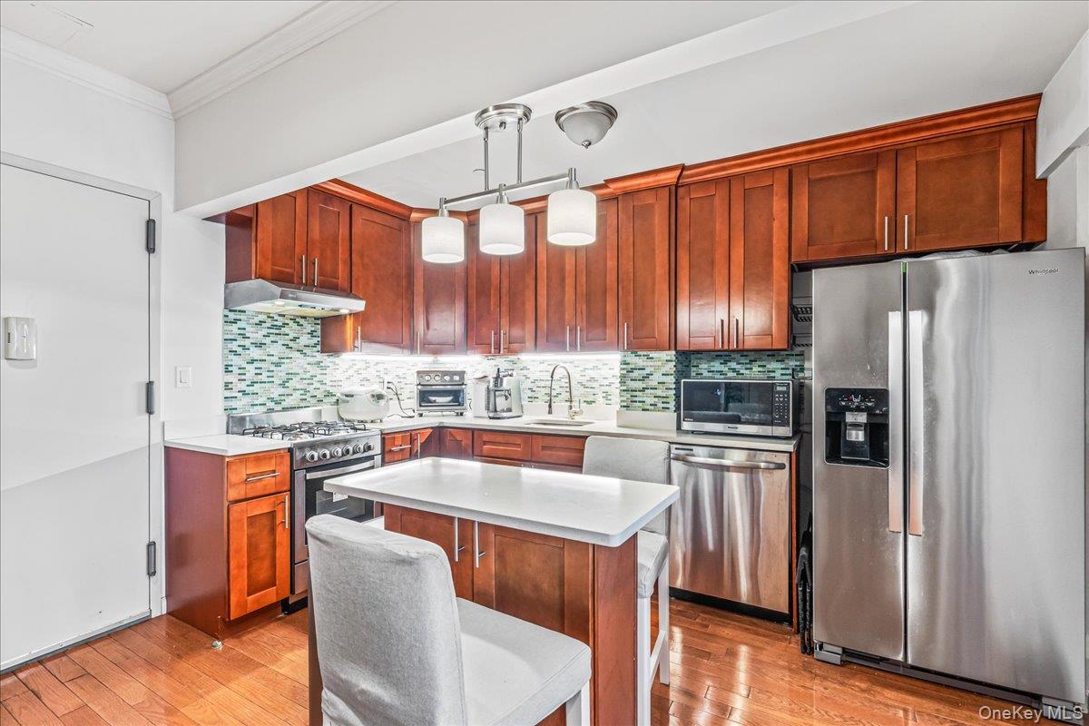 14906 Northern Boulevard 504