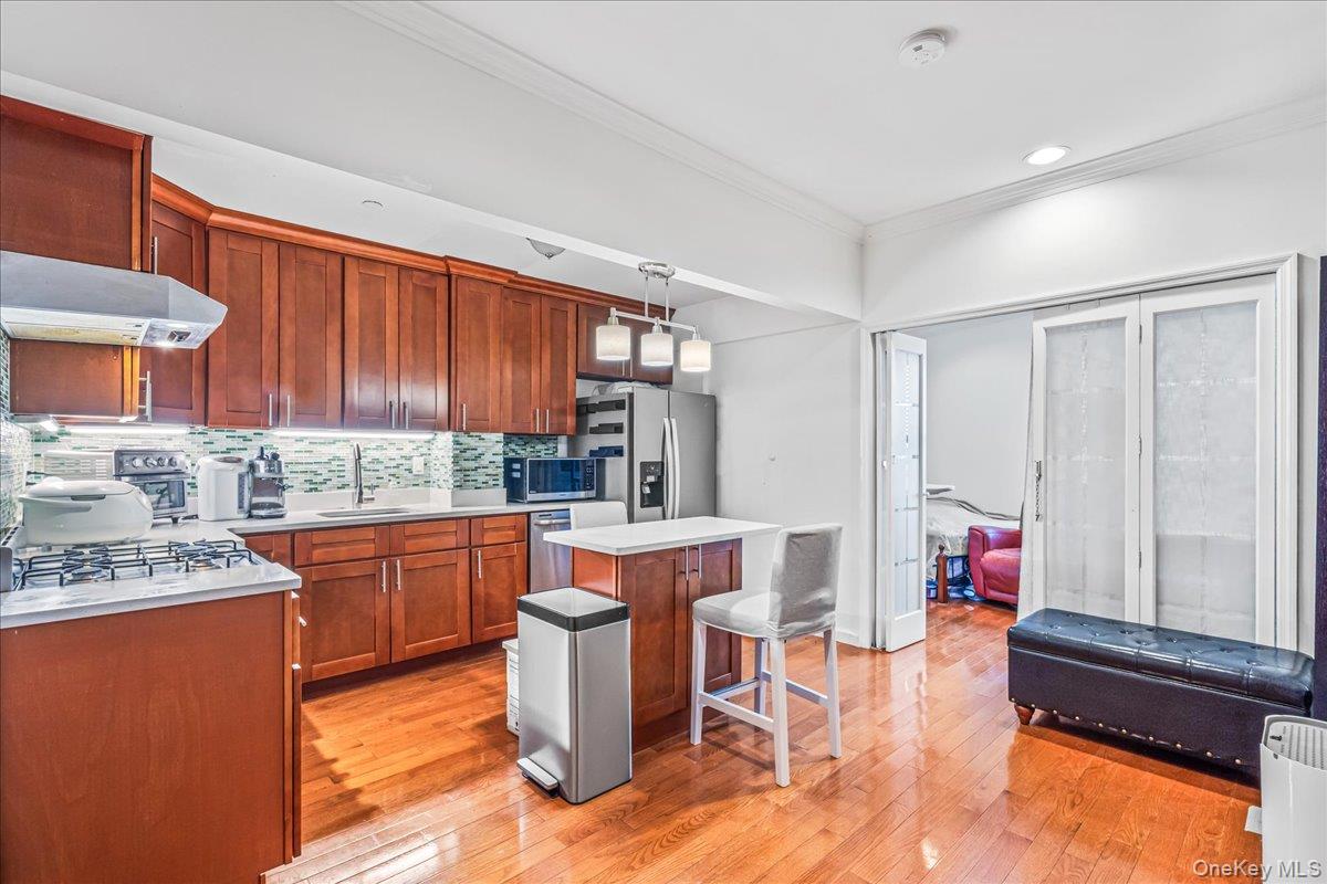 14906 Northern Boulevard 504