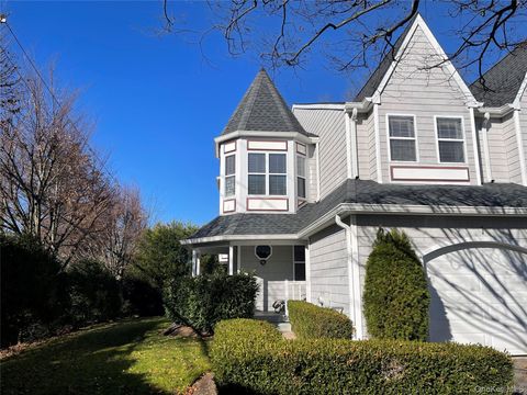 Photo of 1 Parkridge Court, Huntington, NY 11743 (MLS # 940082)