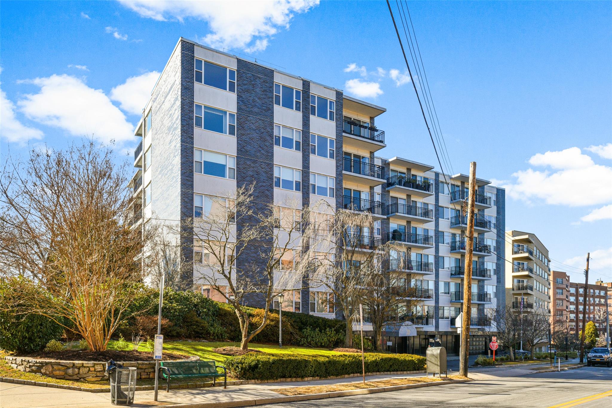 20 Old Mamaroneck Road #4L, White Plains, New York image 2