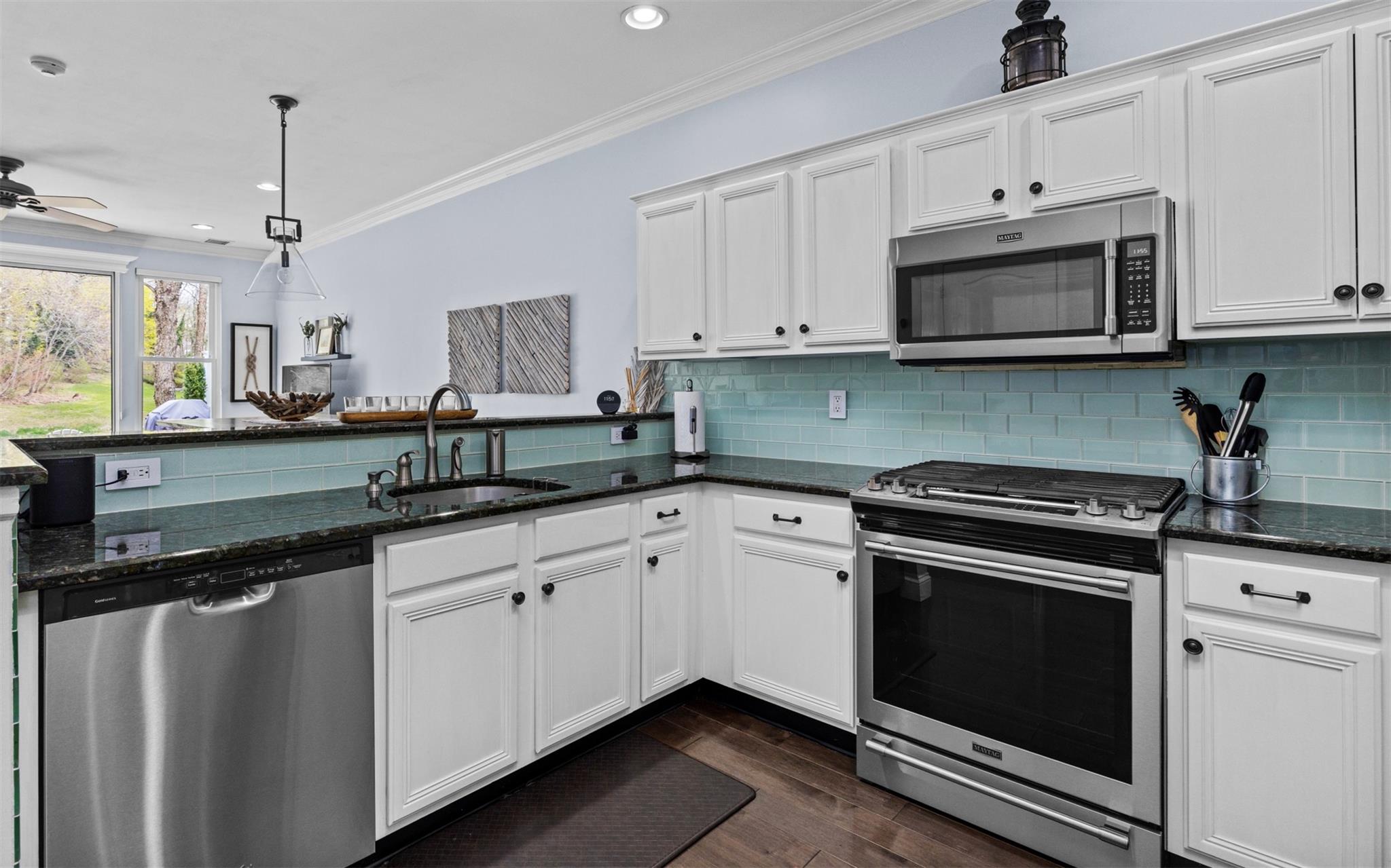 54 Leeward Court, Port Jefferson, New York image 4