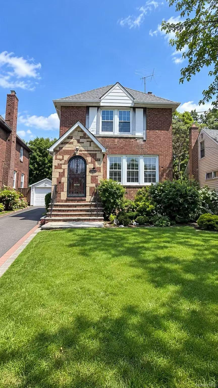 Photo of 115 Canterbury Gate, Lynbrook, NY 11563 (MLS # 1054654)