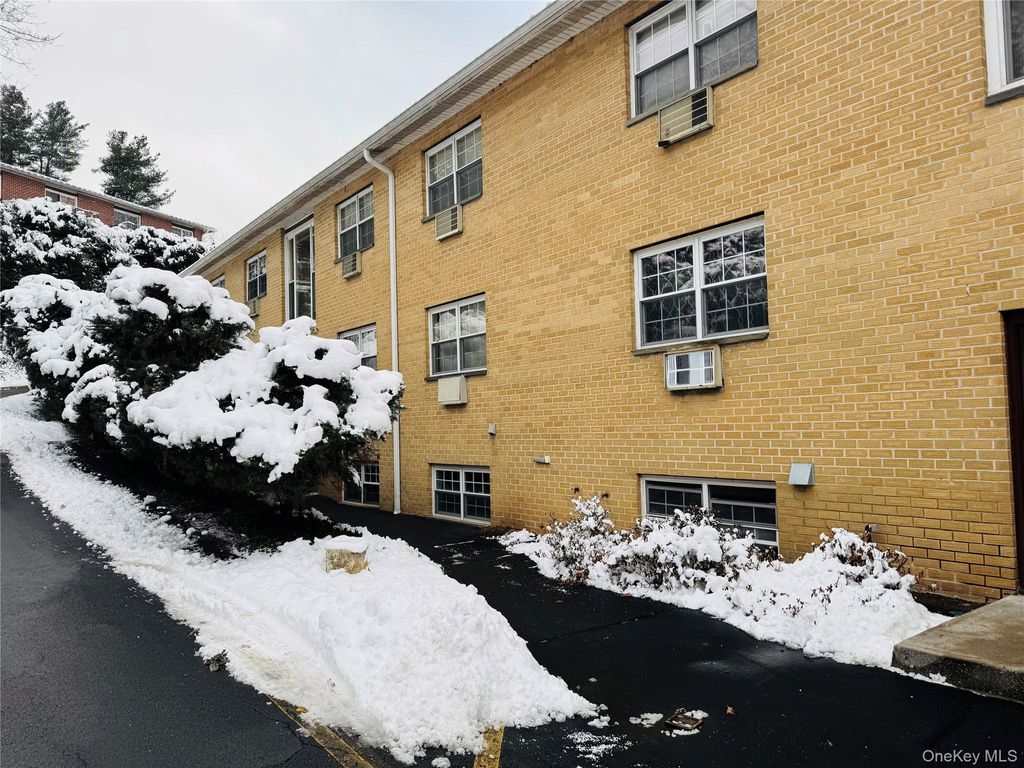 Photo of 8 Dove Court #8B, Croton-on-Hudson, NY 10520 (MLS # 953432)
